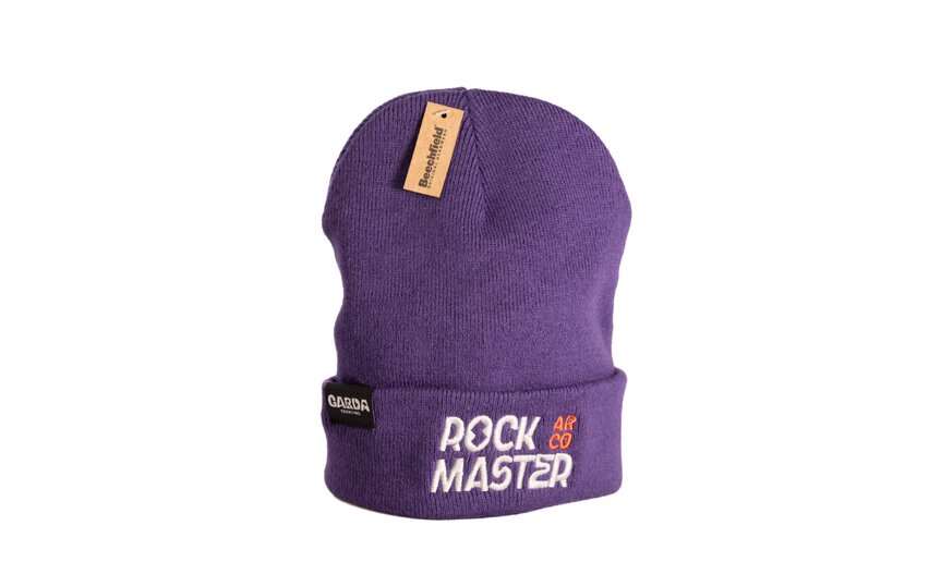 A purple wool hat with the "Rock Master" logo. Perfect for outdoor activities and for a trendy look.